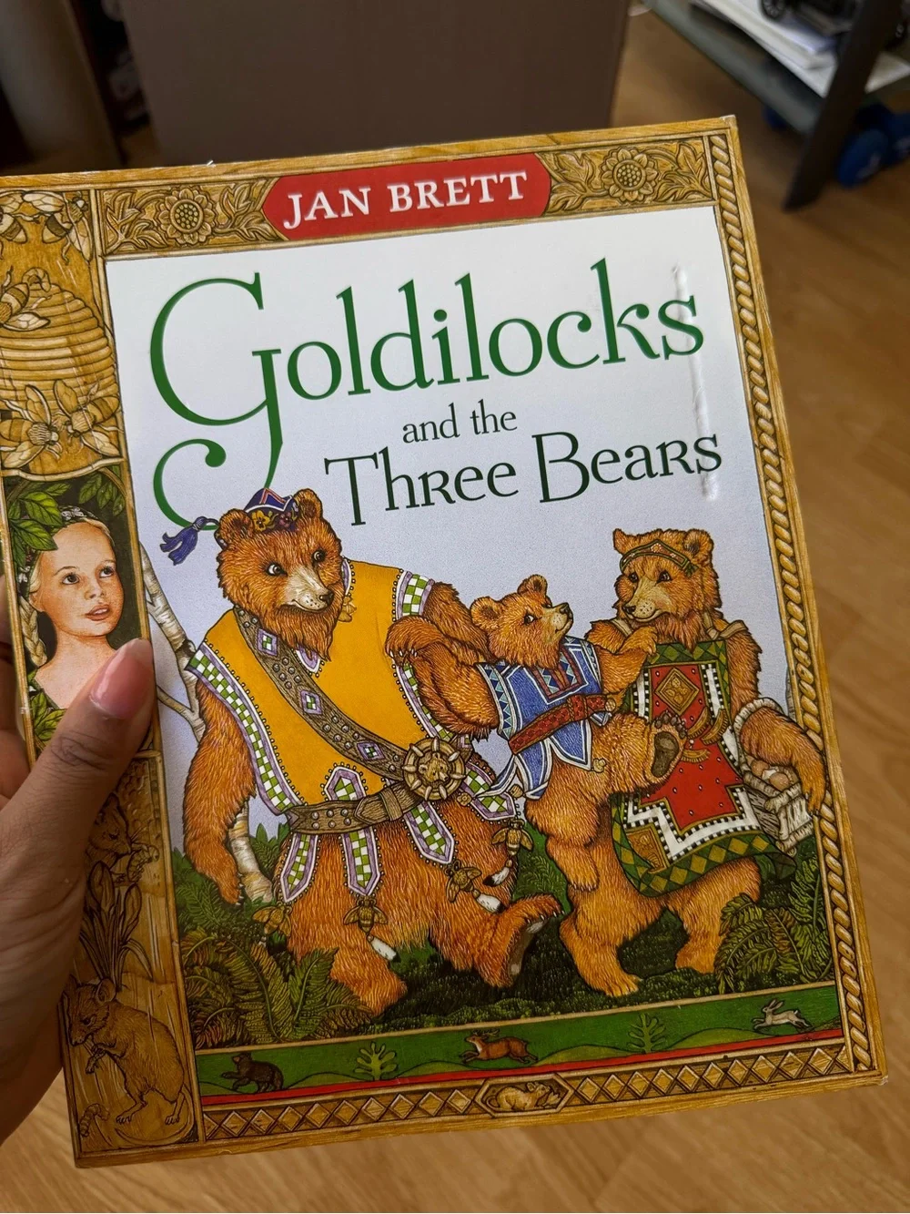 Goldilocks and the there bears kids book